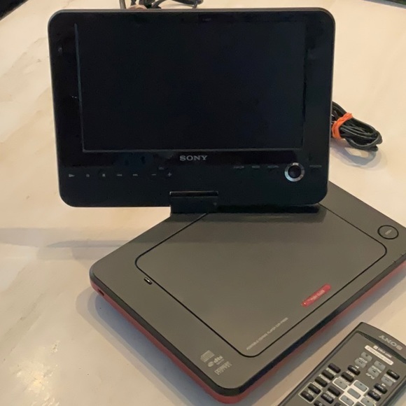 Sony Portable CD DVD Player DVP-FX820 With AC Adapter & Remote Control Red - Picture 15 of 16